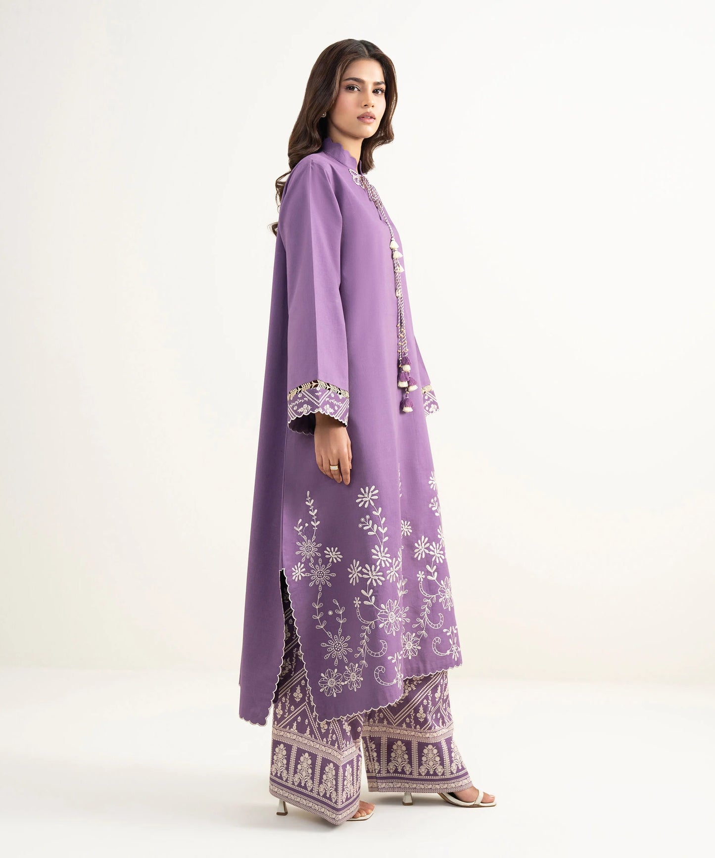 Sapphire Embroidered Lawn Three Piece Suit SP-LWN-PRP012