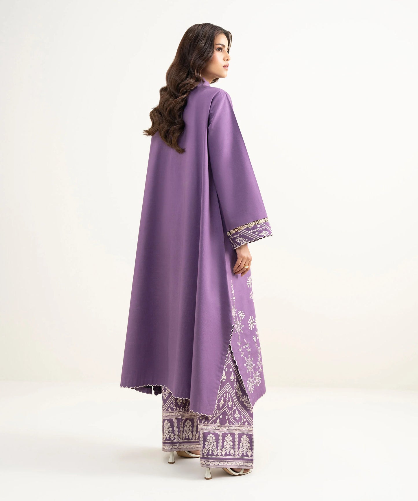 Sapphire Embroidered Lawn Three Piece Suit SP-LWN-PRP012