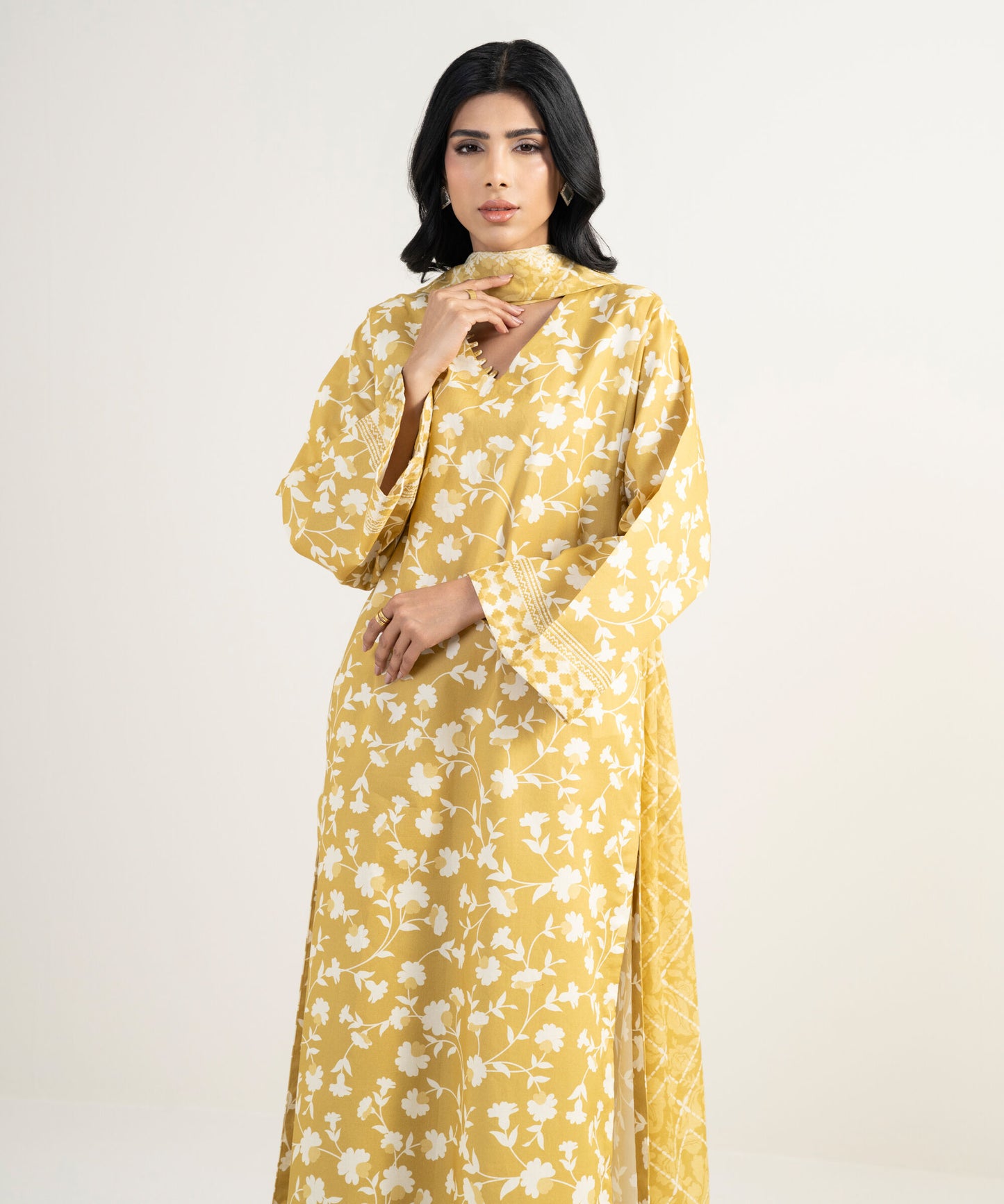 Sapphire Printed Lawn Three Piece Suit SP-LWN-YL07