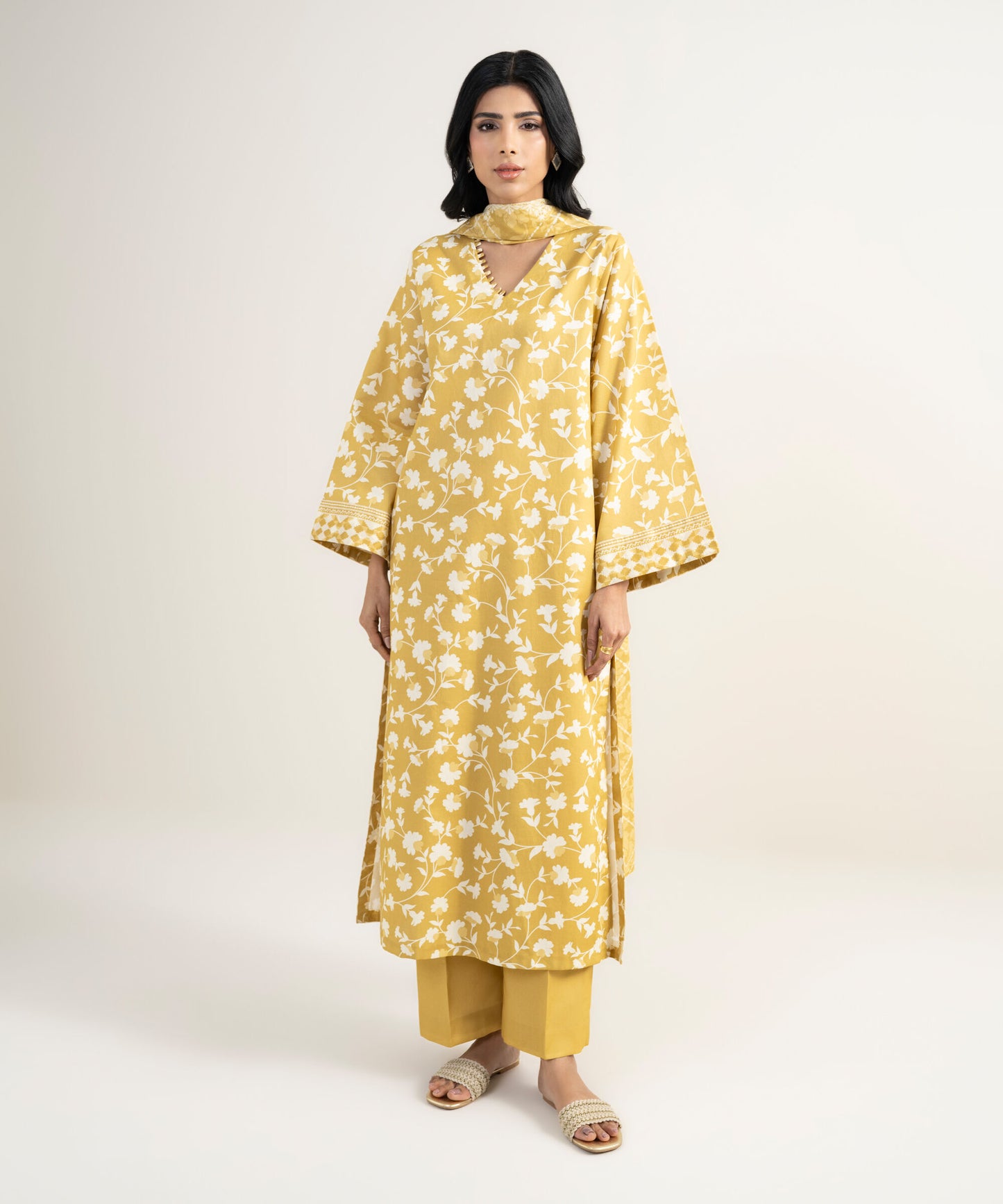 Sapphire Printed Lawn Three Piece Suit SP-LWN-YL07