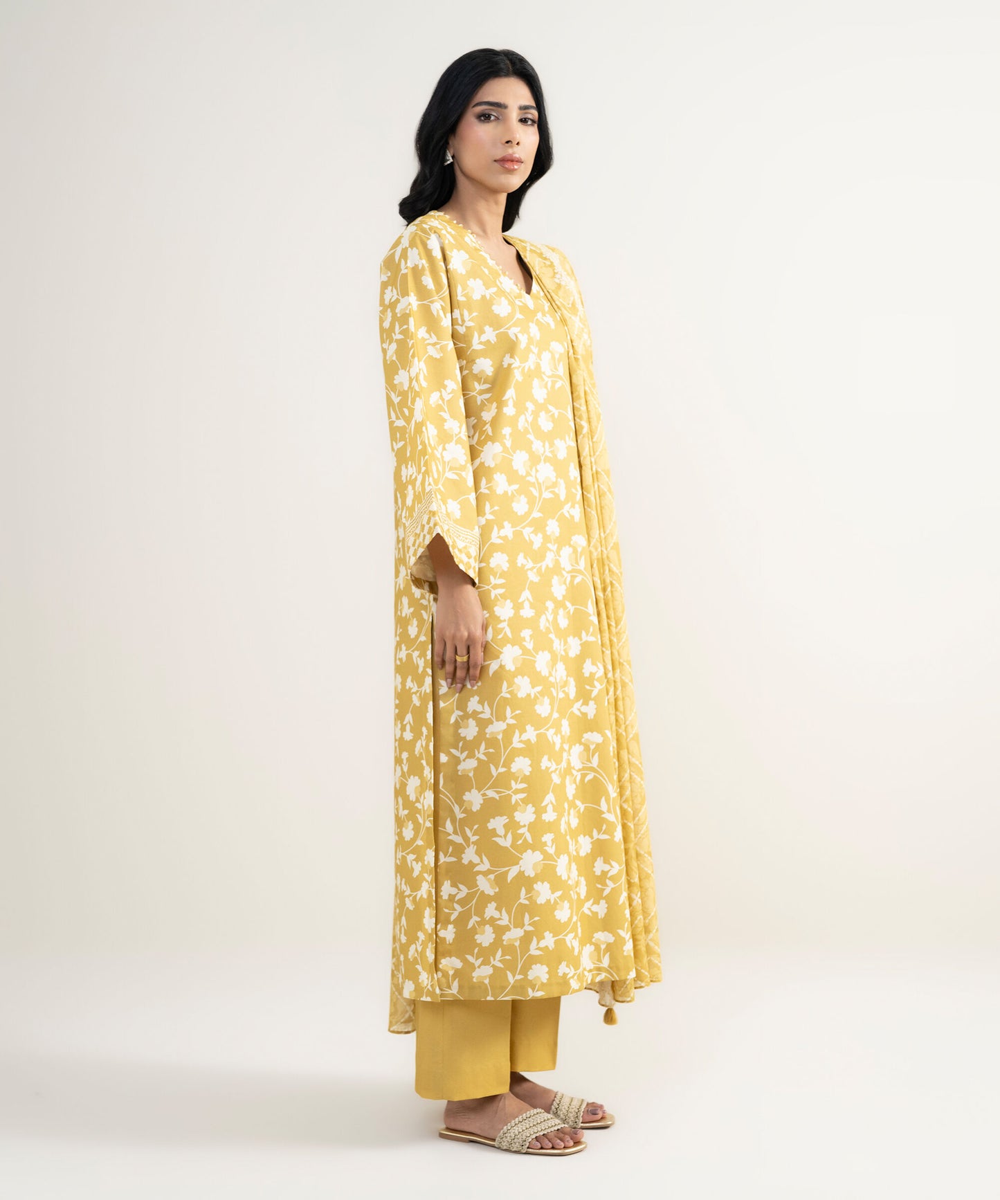 Sapphire Printed Lawn Three Piece Suit SP-LWN-YL07