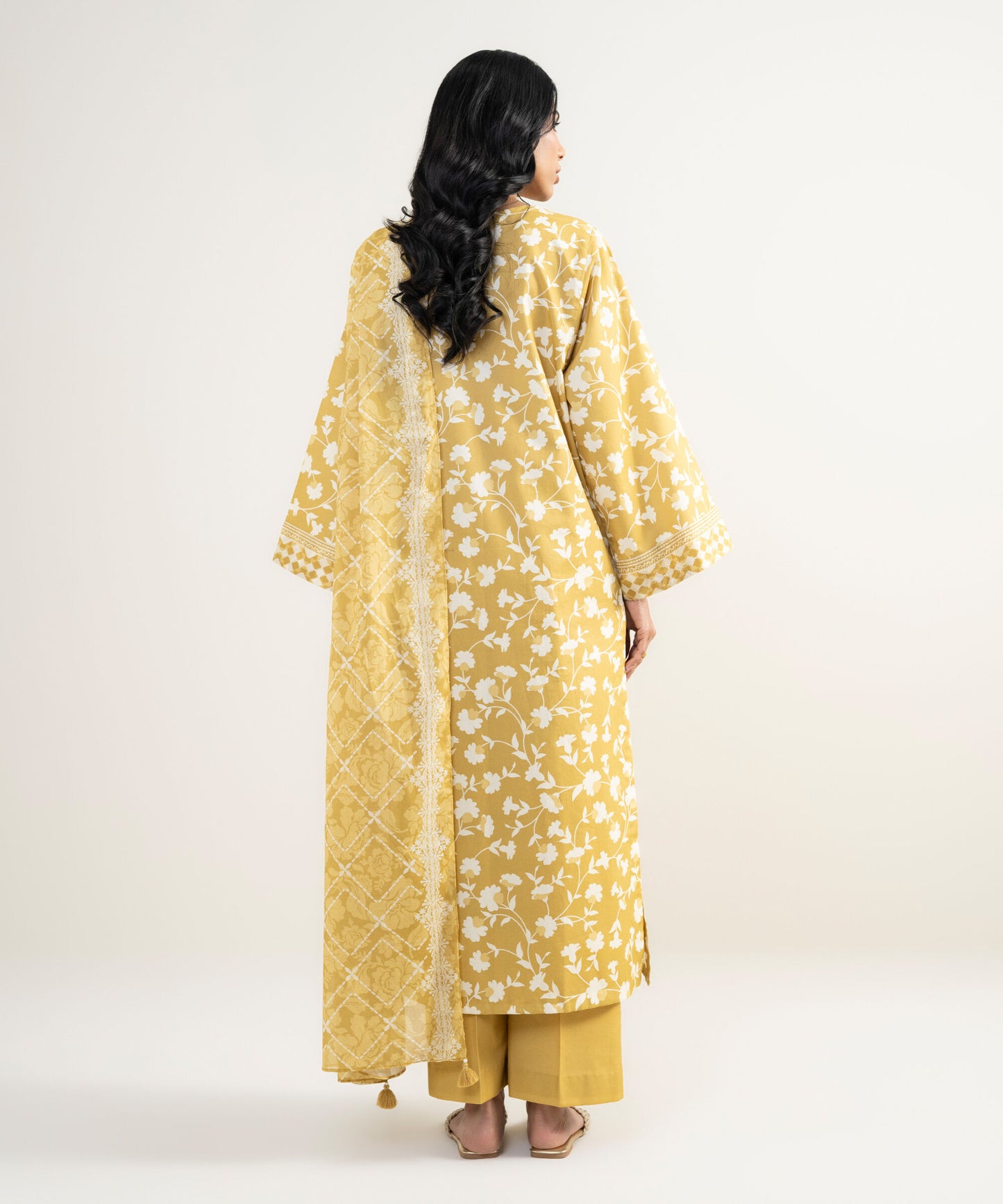 Sapphire Printed Lawn Three Piece Suit SP-LWN-YL07