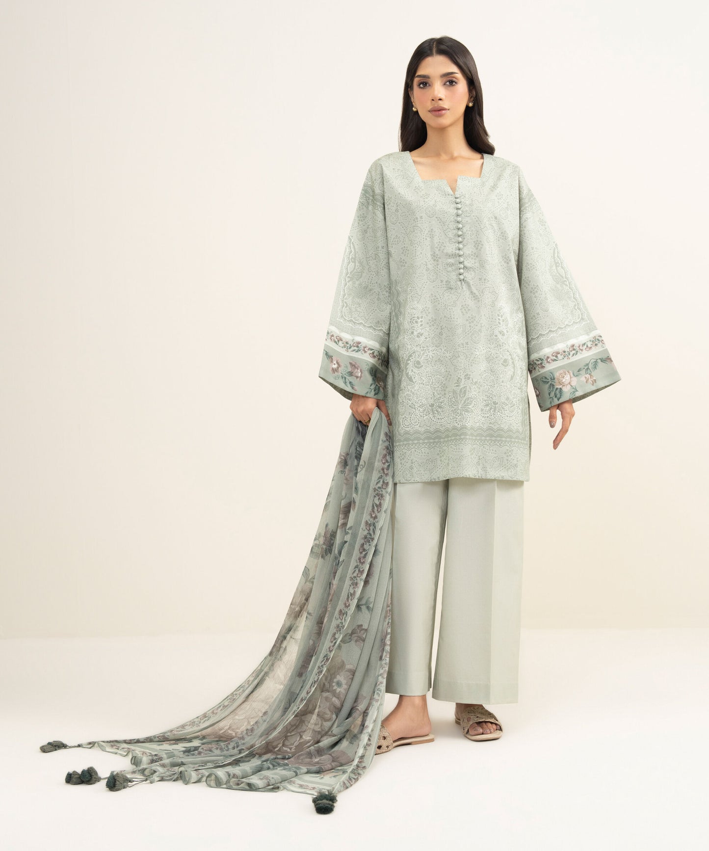 Sapphire Printed Lawn Three Piece Suit SP-LWN-GRY010