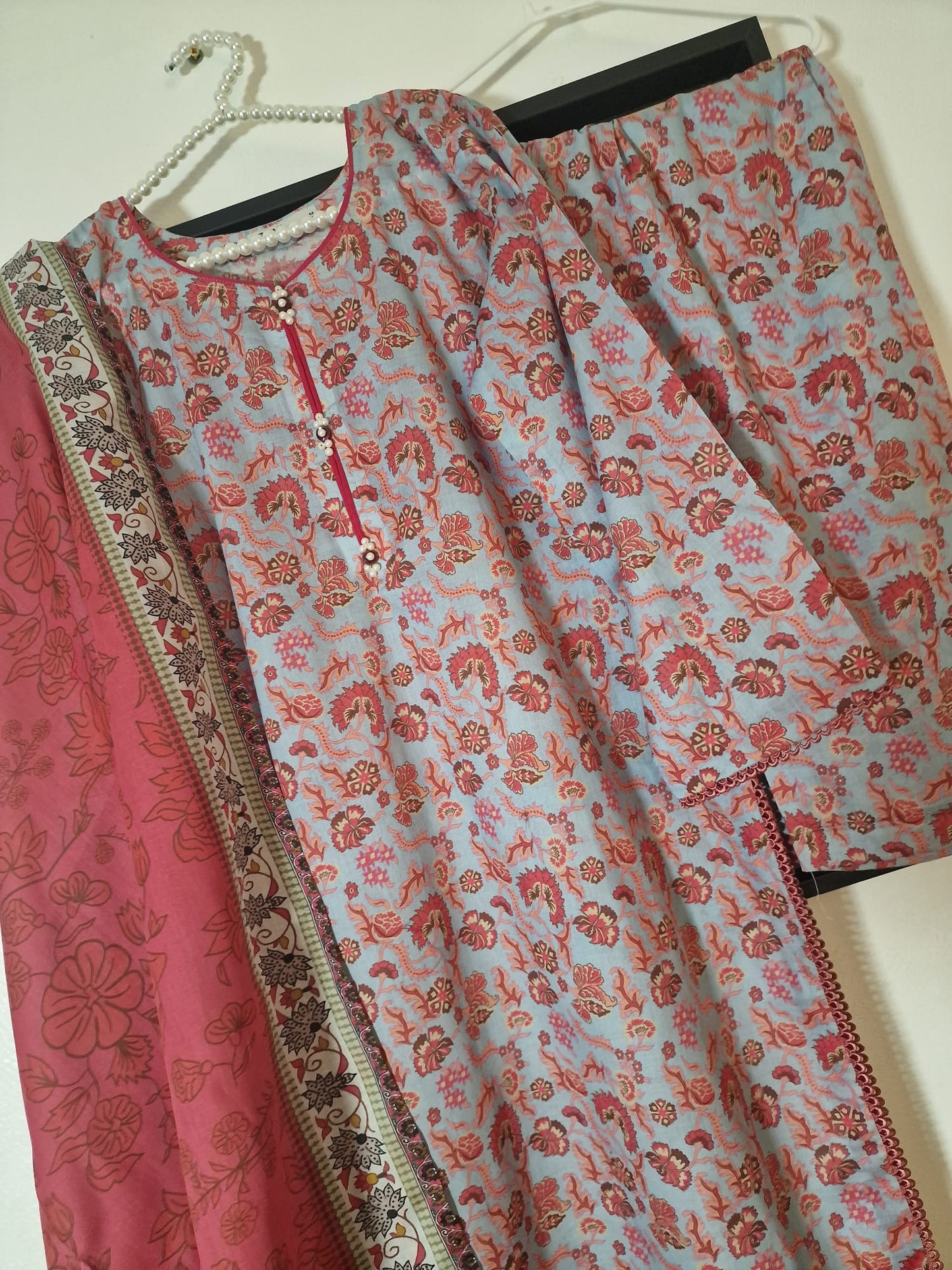 Uznau Lawn Summer Kameez Dupatta Trouser Asian Outfit