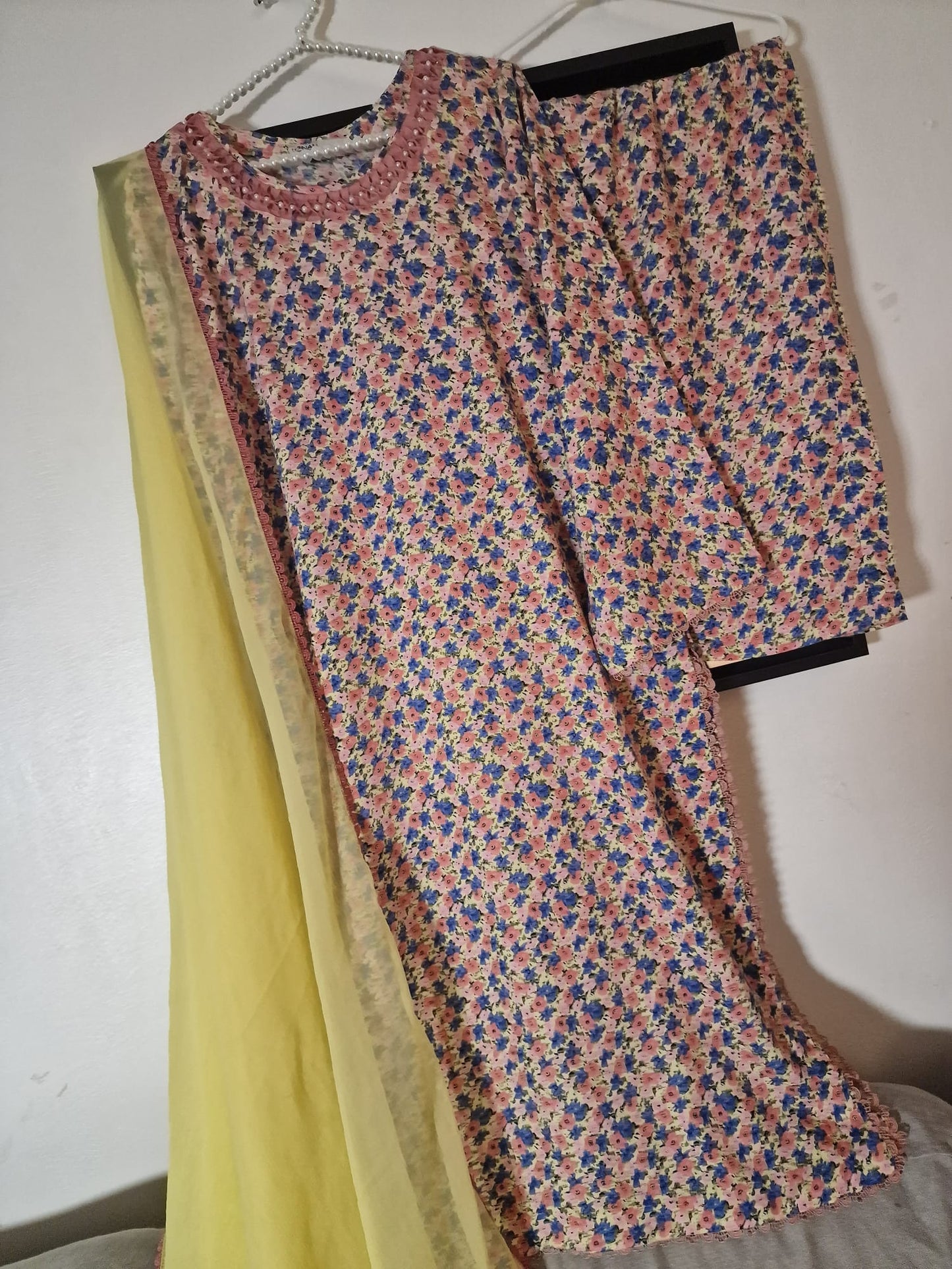 Uznau Linen Summer Collection Dupatta Kmaeez Trouser Traditional Outfit