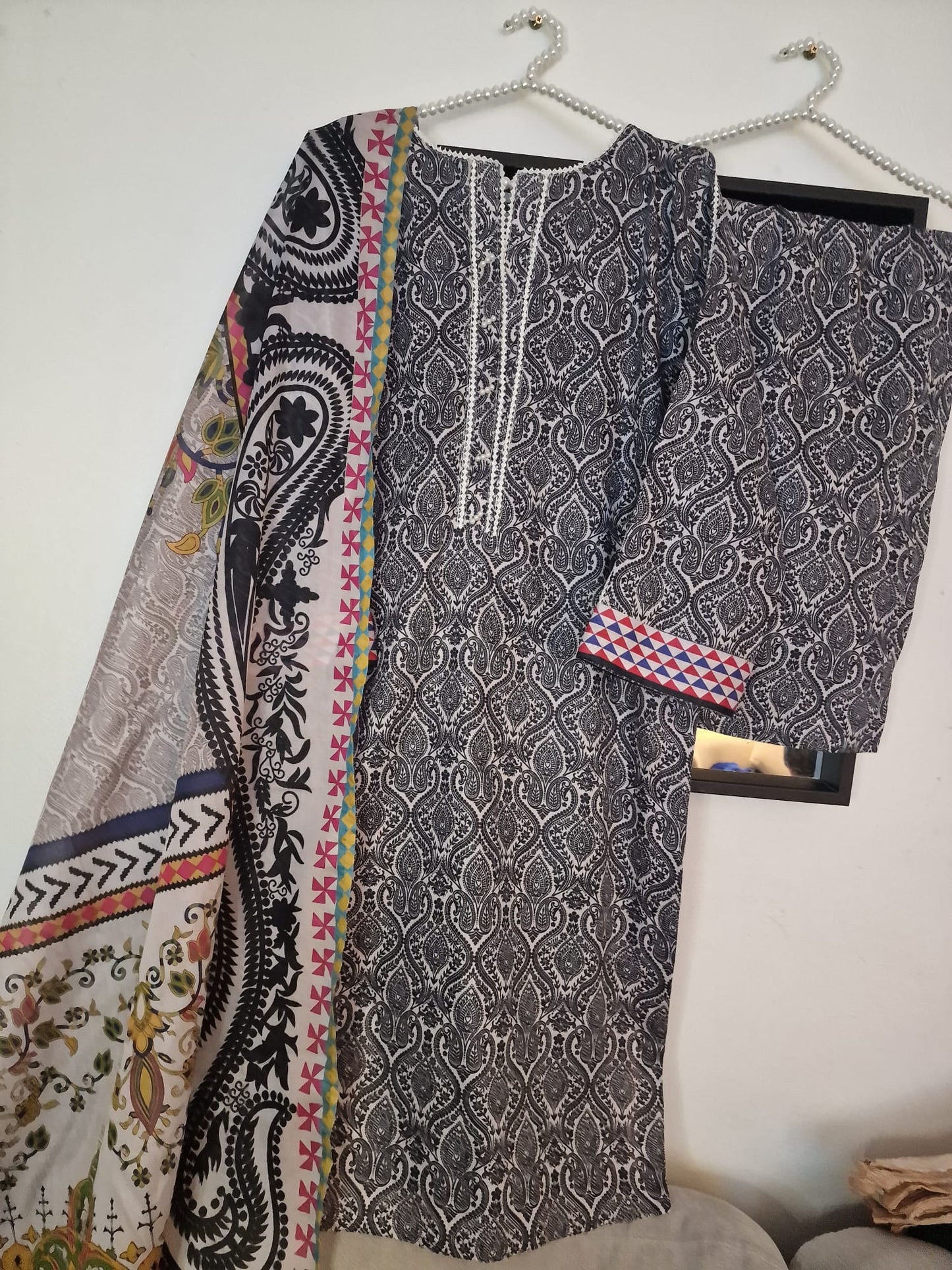 Uznau Summer Lawn Kameez Dupatta Trouser Traditional Outfit