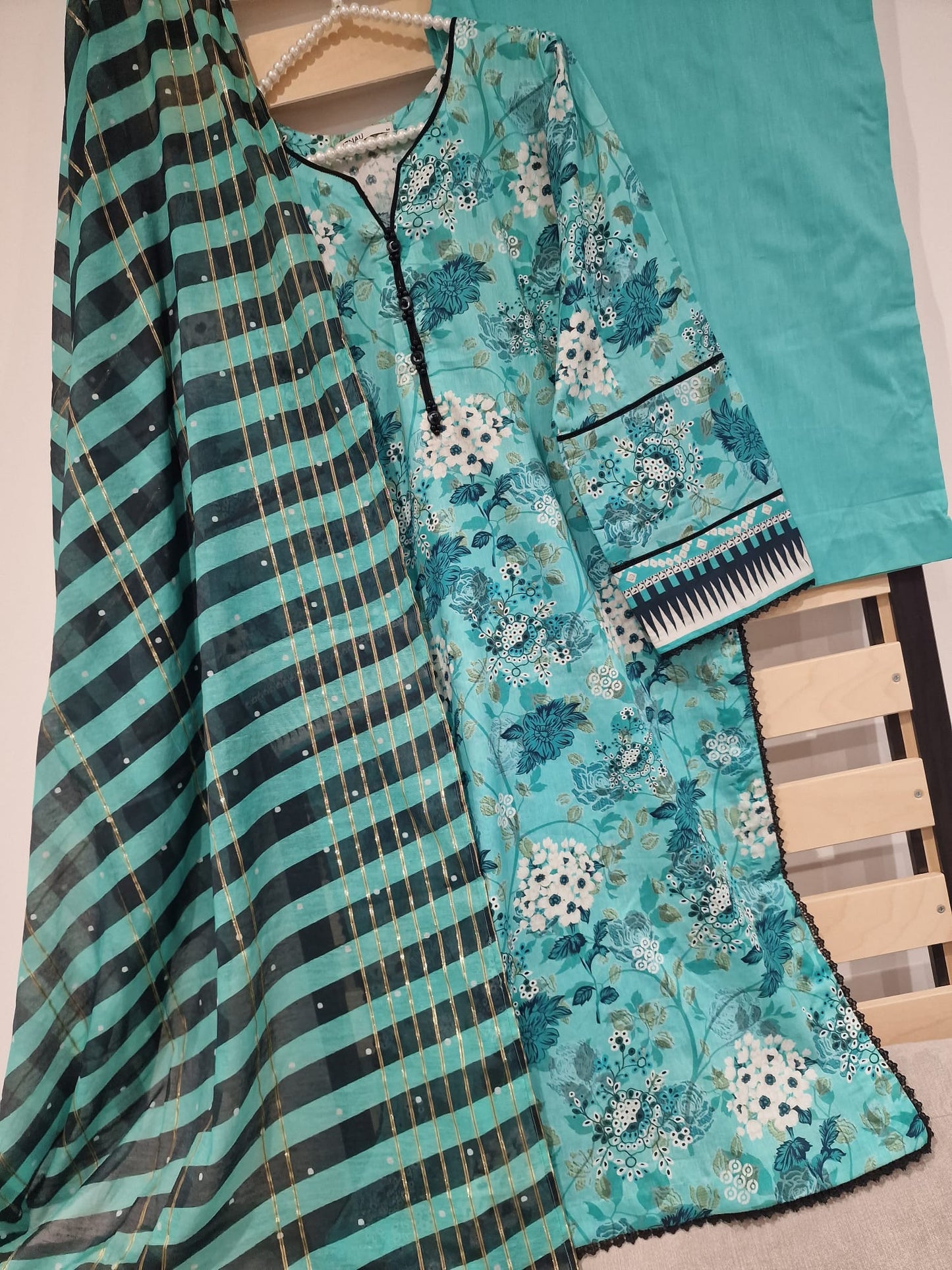 Uznau Summer Lawn Suit Tradititional Asian Wear