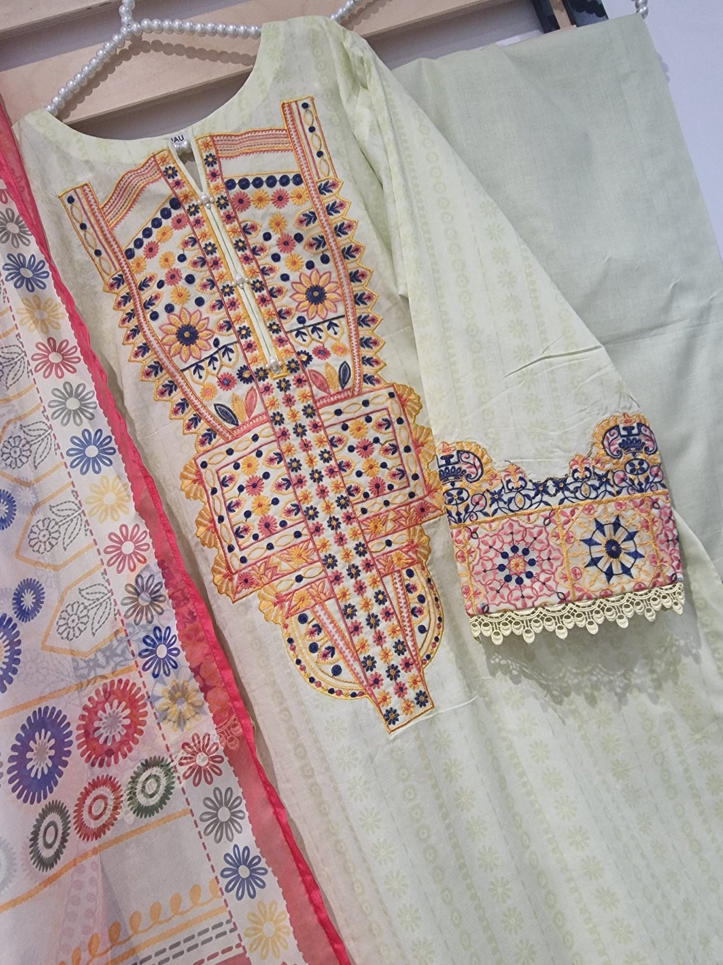 Nishaat Linen Embroided Lawn Kameez Dupatta Trouser Traditional Wear