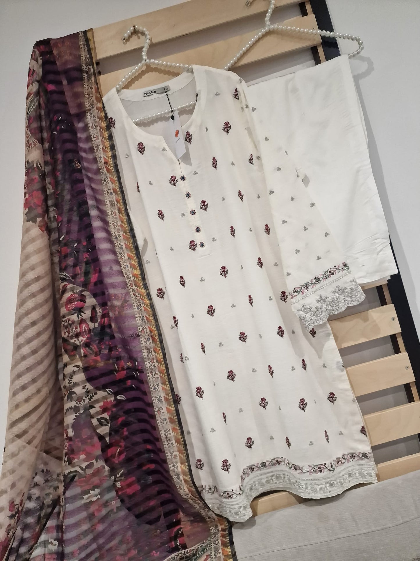 Khaadi Embroided Linen Suit With Organza Dupatta KH-LNN-WHT01