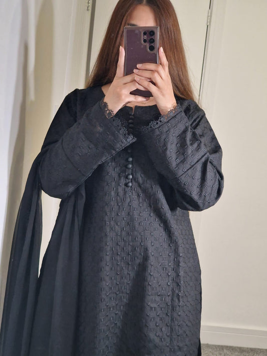 Uznau Lawn Tree Piece Suit UZ-LWN-BLK018