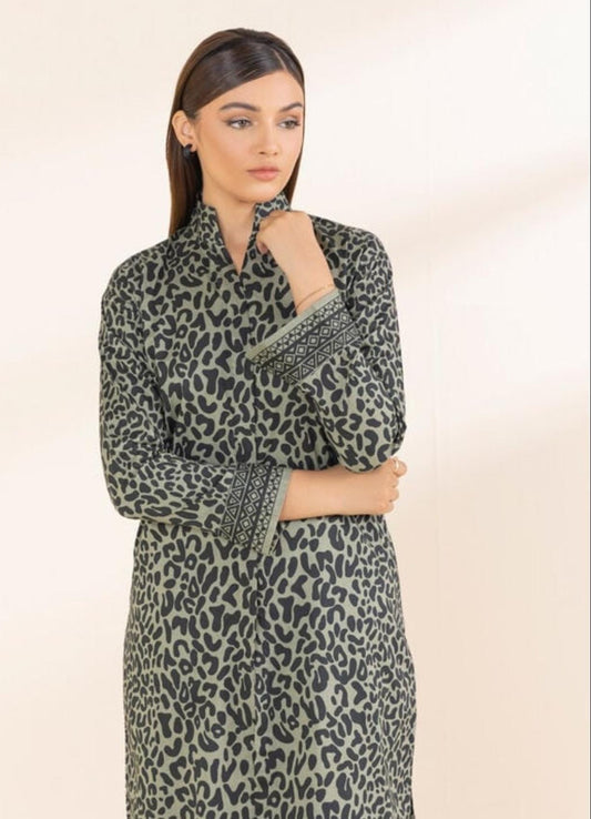 Sapphire Lawn Three Piece Suit With Chiffon Duppat SP-LWN-BLK012
