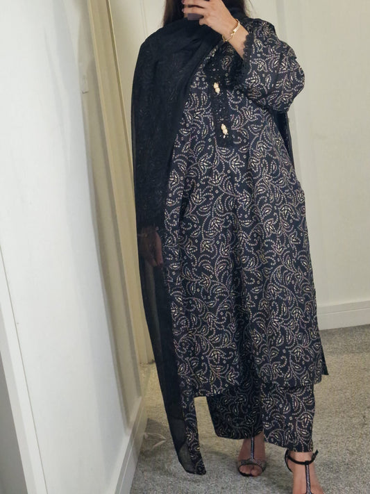 Uznau Lawn Three Piece Suit UZ-LWN-BLK021