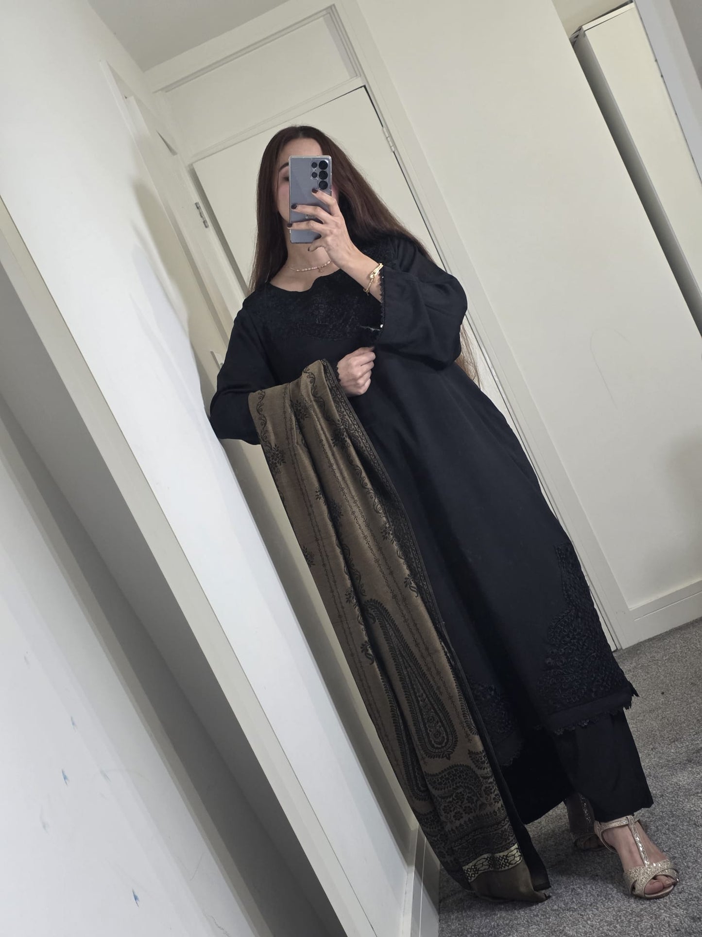 Uznau Embrioded Marina With Wool Shawl UZ-MR-BLK011