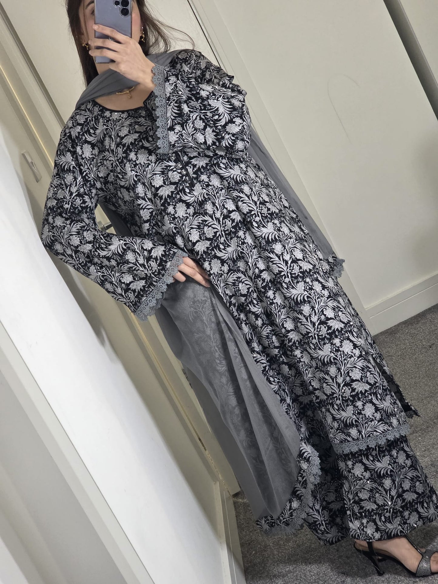 Uznau Marina Wool With Makaish Three Piece Suit UZ-MR-GRY01