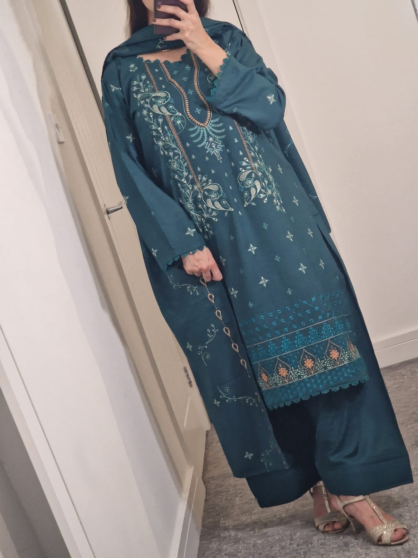 Uznau Embroidered Marina Linen Three Piece Suit UZ-MR-GR010