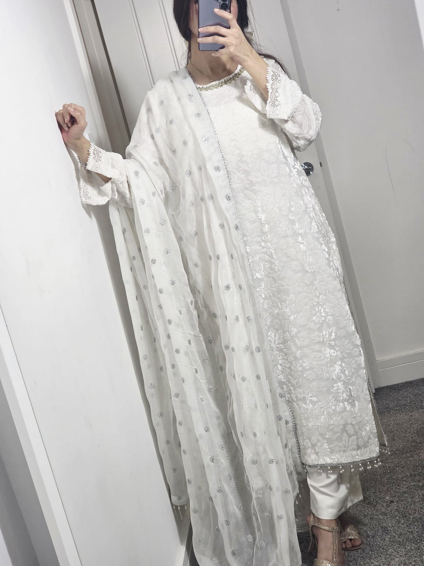 Uznau Palachi Velvet With Marina Trouser And Chiffon Dupatta UZ-VL-WHT01
