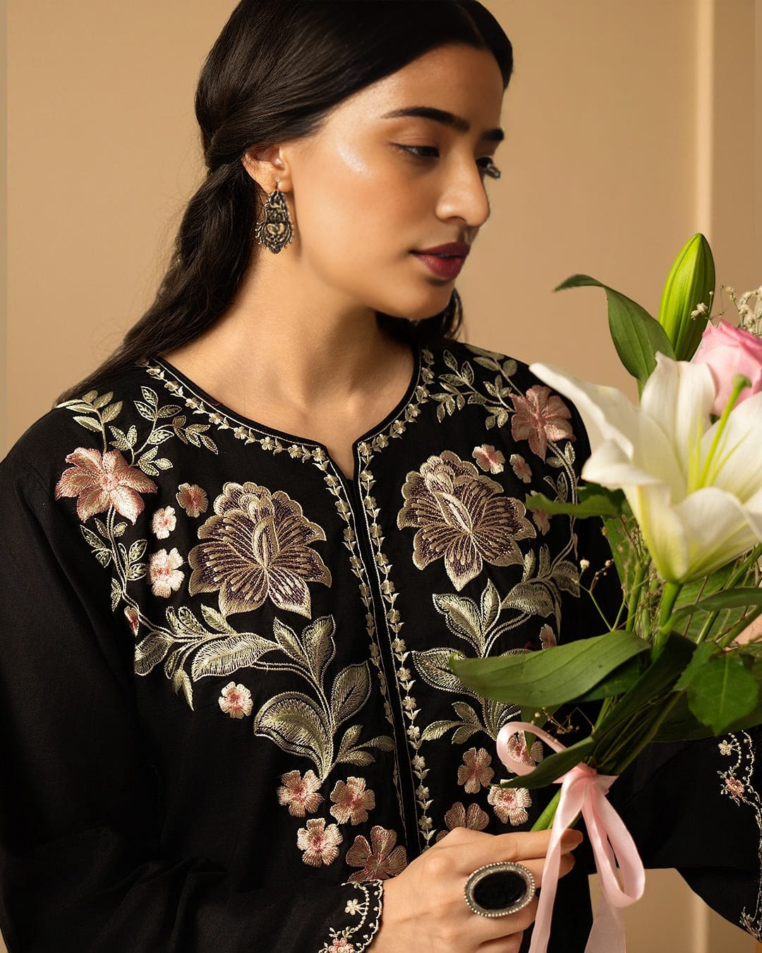 Uznau Embroidered Linen Three Piece Suit UZ-LNN-BLK041
