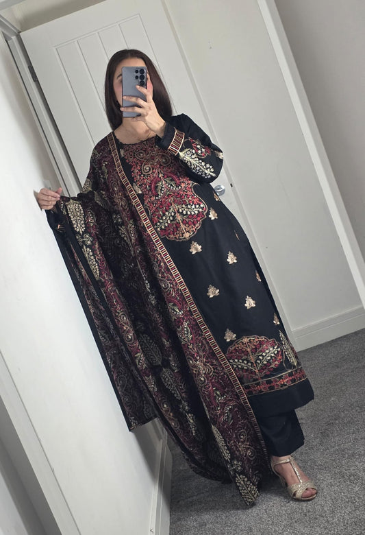 Uznau Embroidered Marina Linen Three Piece Suit UZ-MR-BLK017