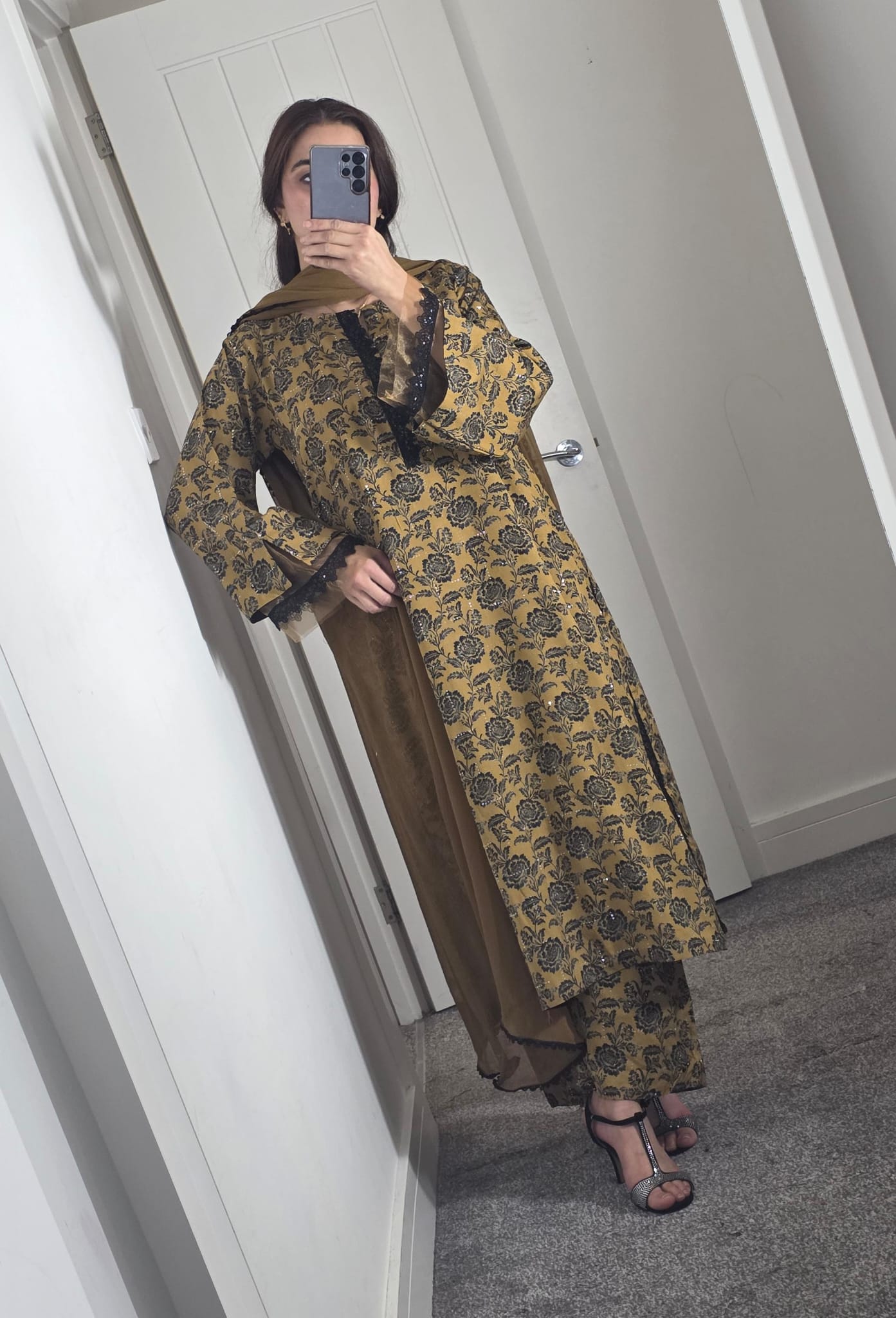 Uznau Mukaish Linen Three Piece Suit UZ-LNN-MST04