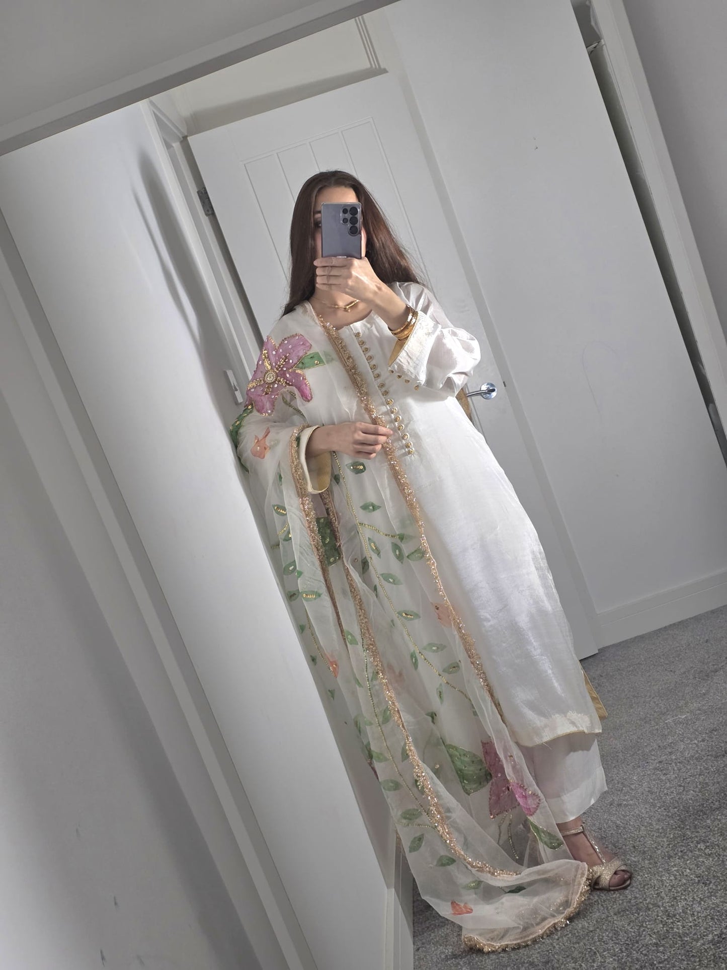 Uznau Silk Three Piece Suit With Hand Painted Organza Dupatta UZ-SLK-WHT02