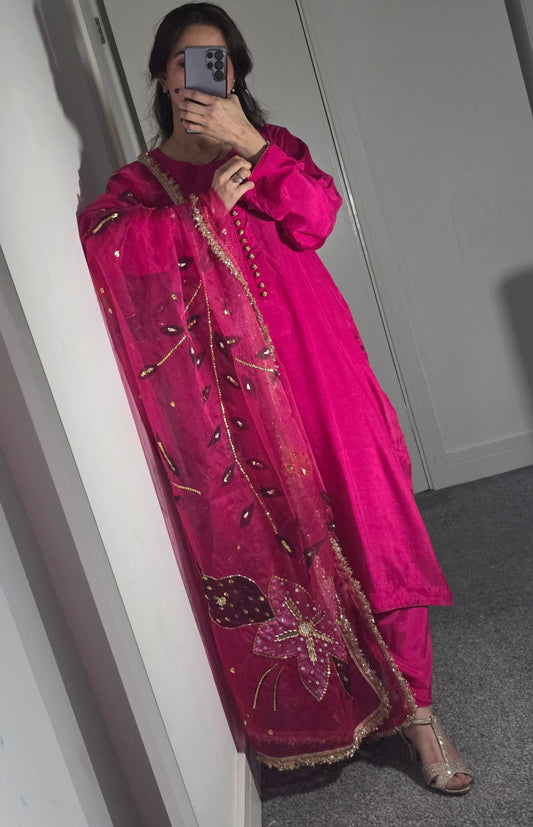 Uznau Silk Three Piece Suit With Hand Painted Organza Dupatta UZ-SLK-PNK02