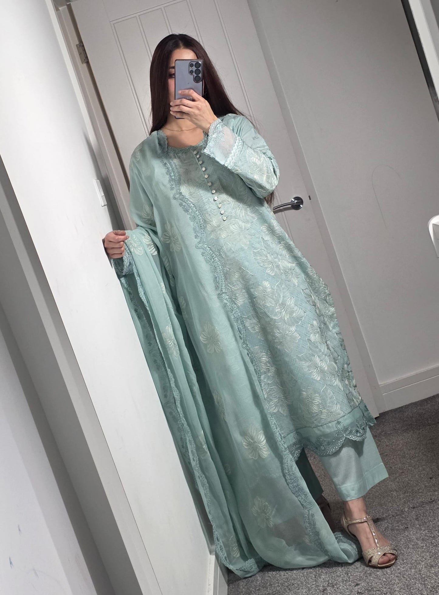 Uznau Embroidered Lawn Three Piece Suit UZ-LWN-FR01
