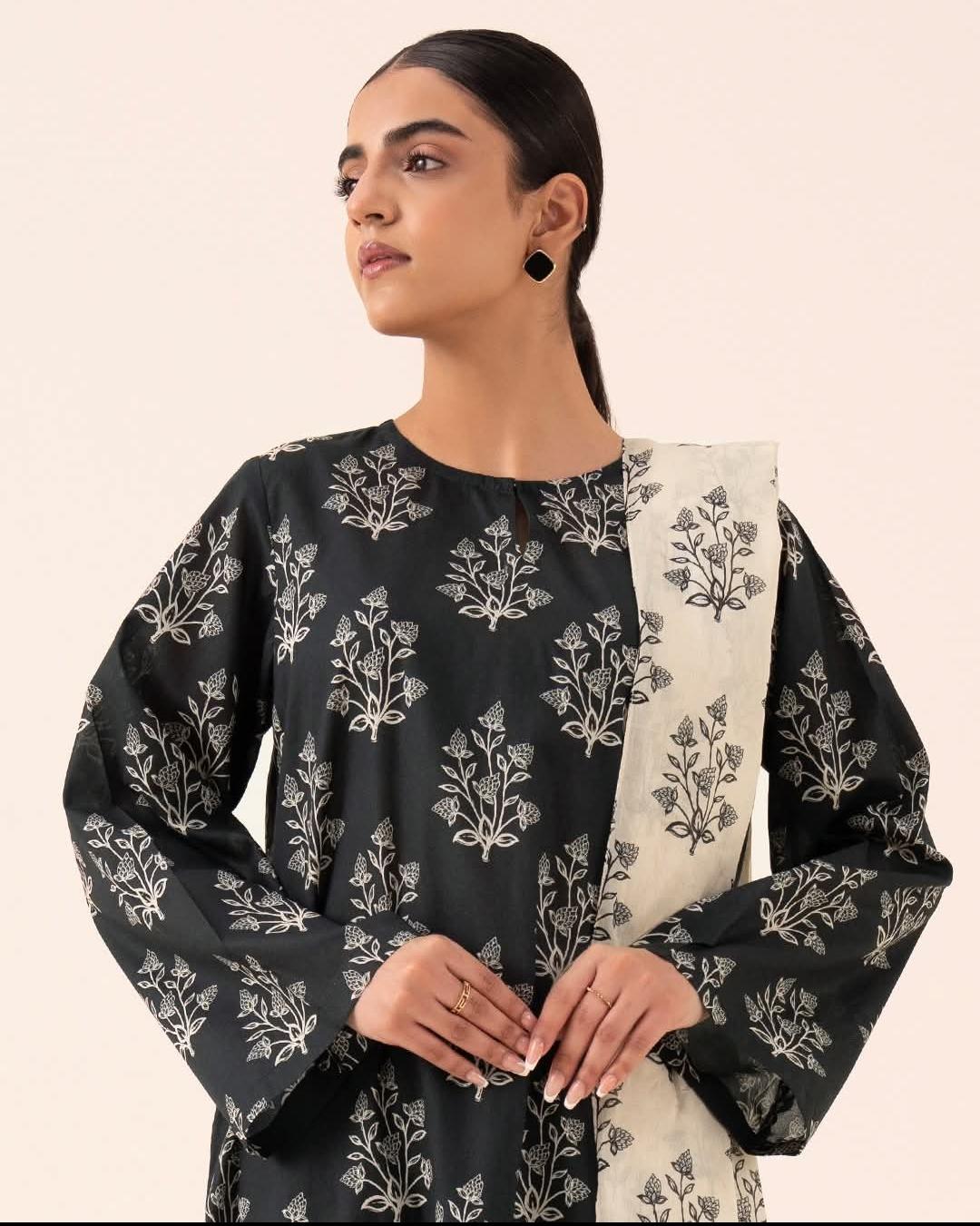 Sapphire Printed Lawn Three Piece Suit SP-LWN-BLK020