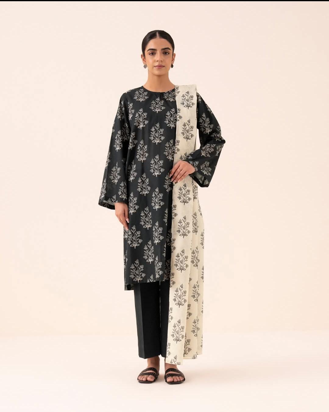 Sapphire Printed Lawn Three Piece Suit SP-LWN-BLK020