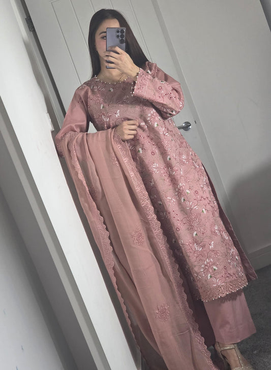 Uznau Embroidered Lawn Three Piece Suit UZ-LWN-PNK010