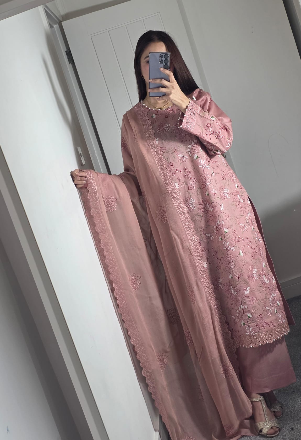 Uznau Embroidered Lawn Three Piece Suit UZ-LWN-PNK010