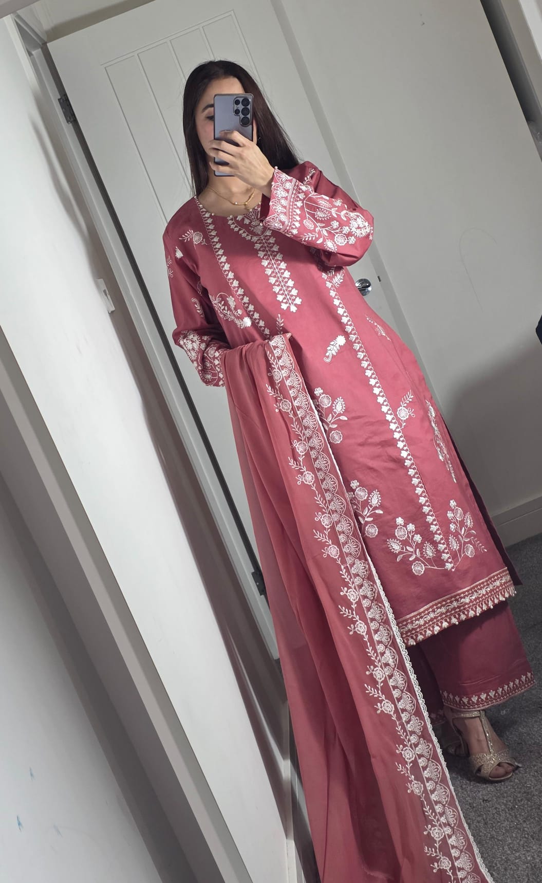Uznau Embroidered Lawn Three Piece Suit UZ-LWN-PNK011