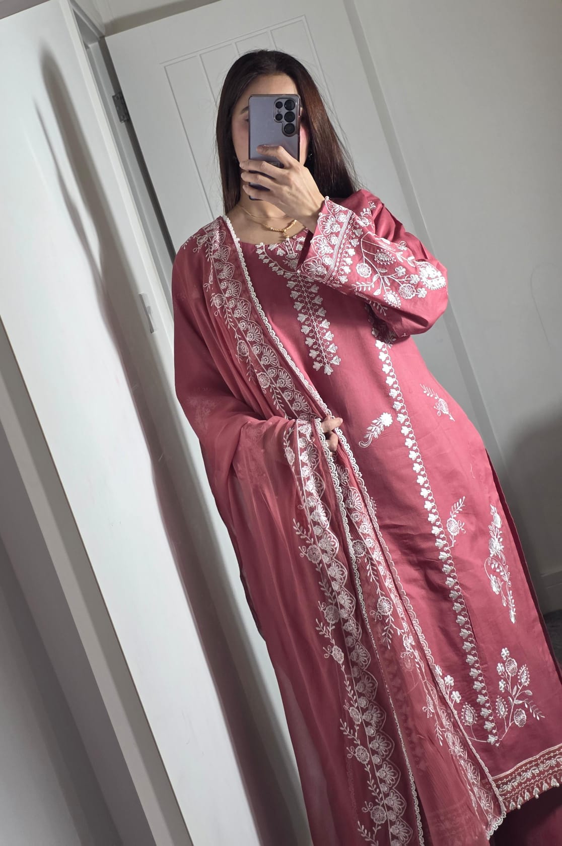 Uznau Embroidered Lawn Three Piece Suit UZ-LWN-PNK011