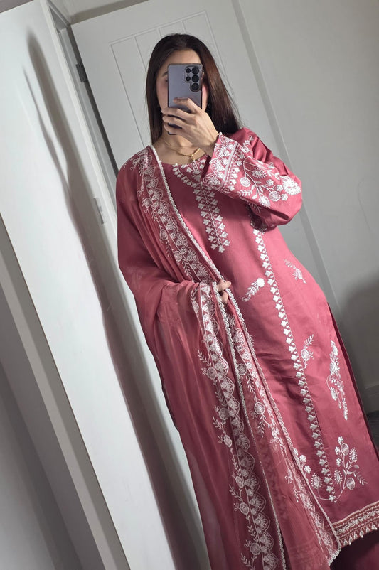 Uznau Embroidered Lawn Three Piece Suit UZ-LWN-PNK011