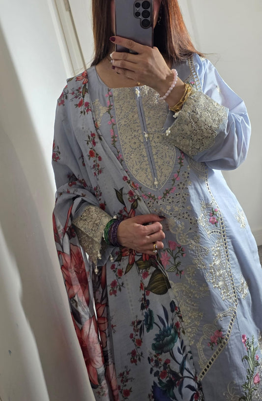 Uznau Embroidered Lawn Three Piece Suit UZ-LWN-BLU020