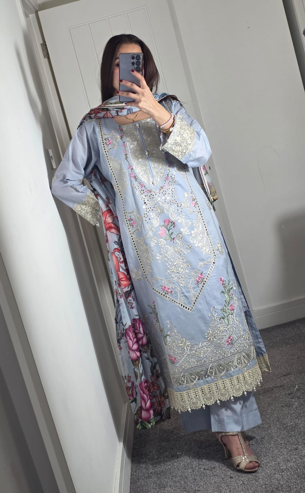 Uznau Embroidered Lawn Three Piece Suit UZ-LWN-BLU020