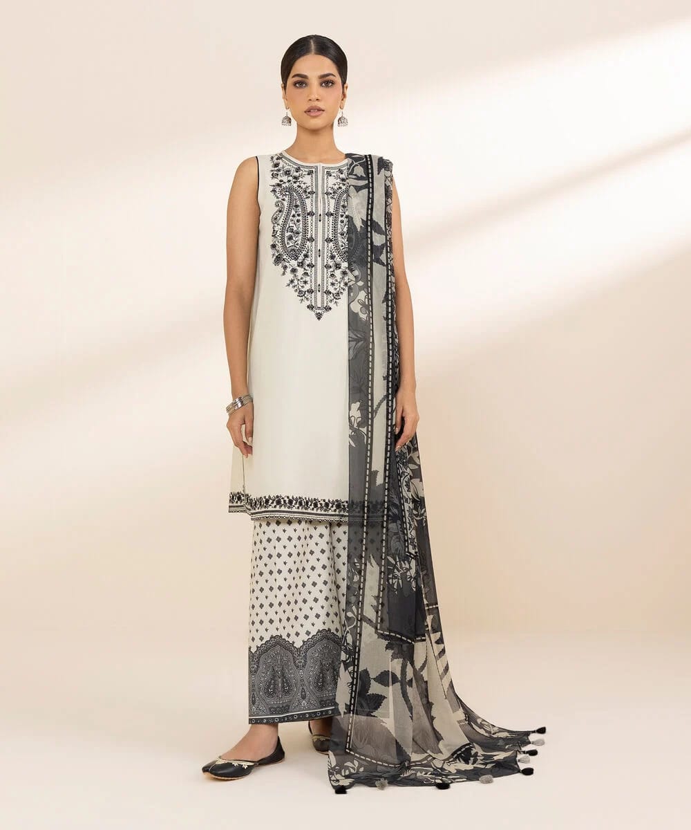 Sapphire Embroidered Lawn Three Piece Suit SP-LWN-BLK022