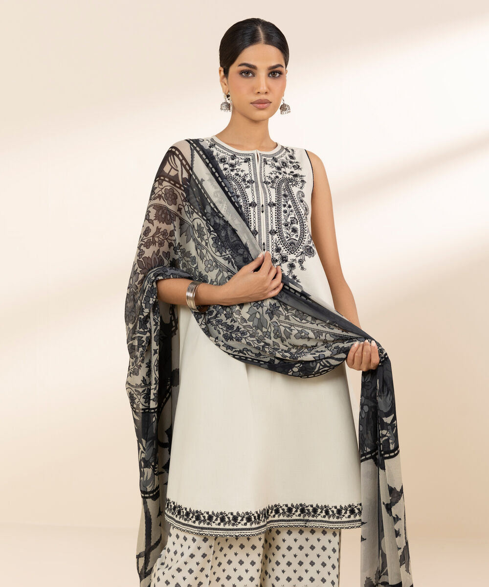 Sapphire Embroidered Lawn Three Piece Suit SP-LWN-BLK022