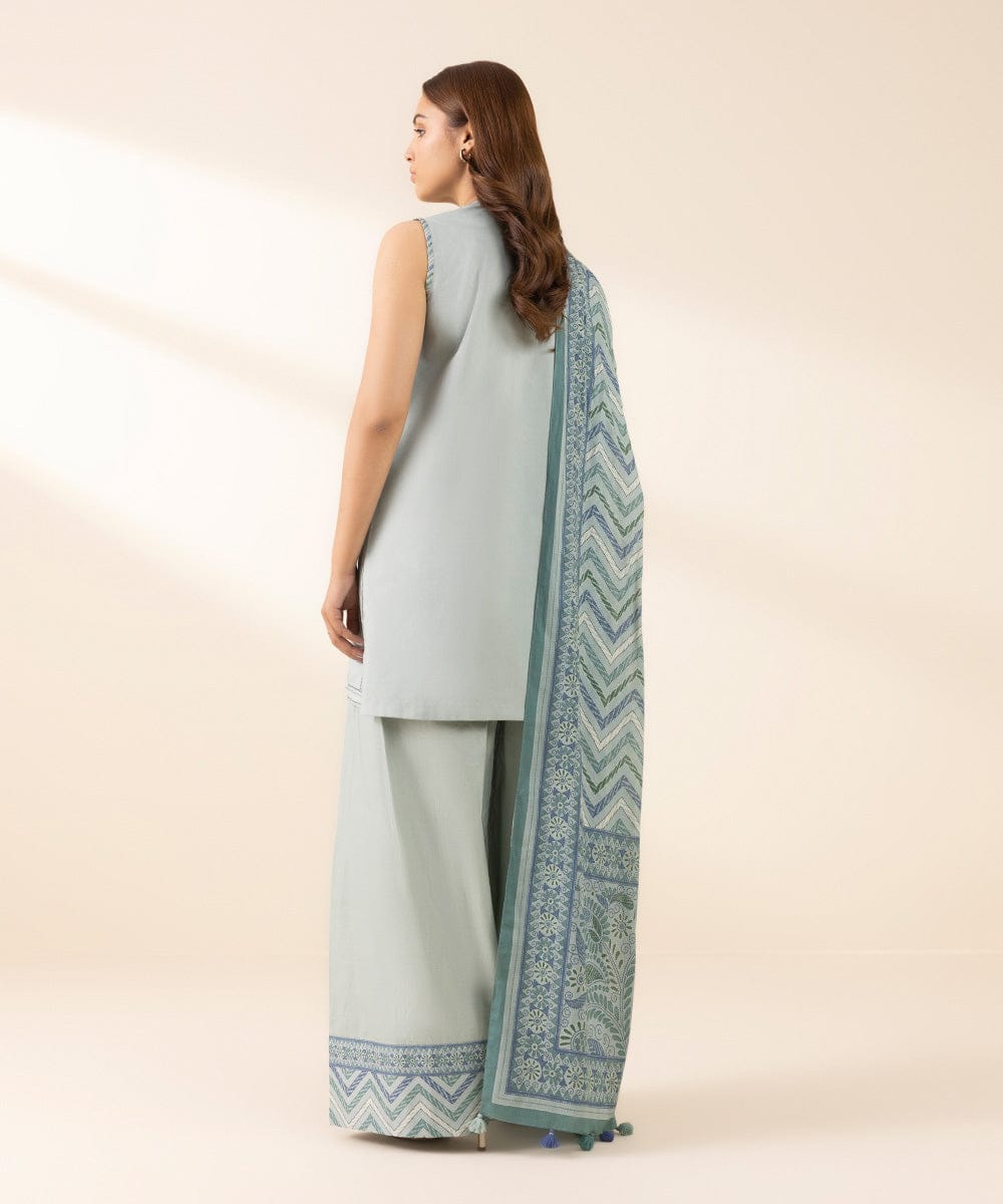 Sapphire Embroidered Lawn Three Piece Suit UZ-LWN-FR06