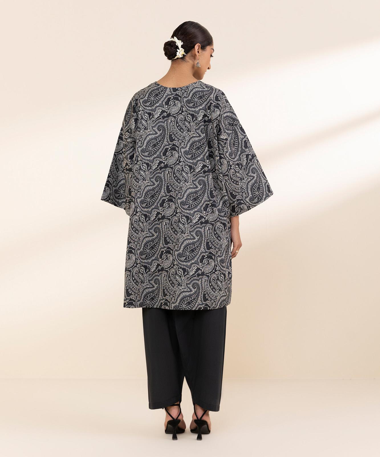 Sapphire Printed Lawn Three Piece Suit SP-LWN-BLK025