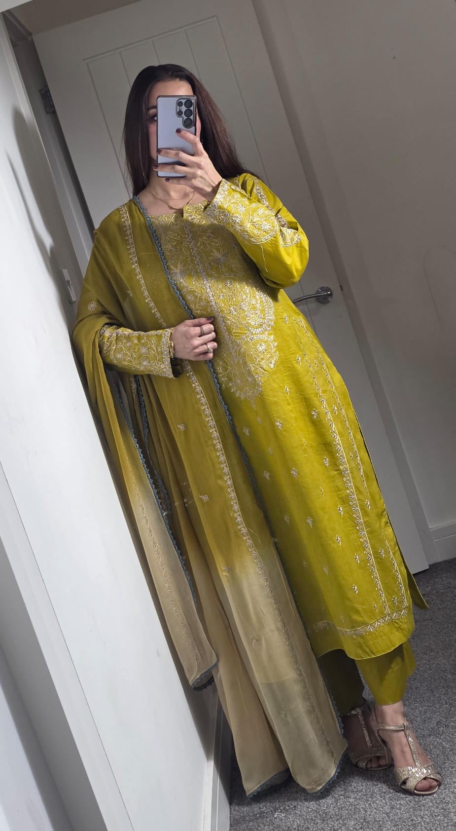 Uznau Embroidered Lawn Three Piece Suit UZ-LWN-MST03