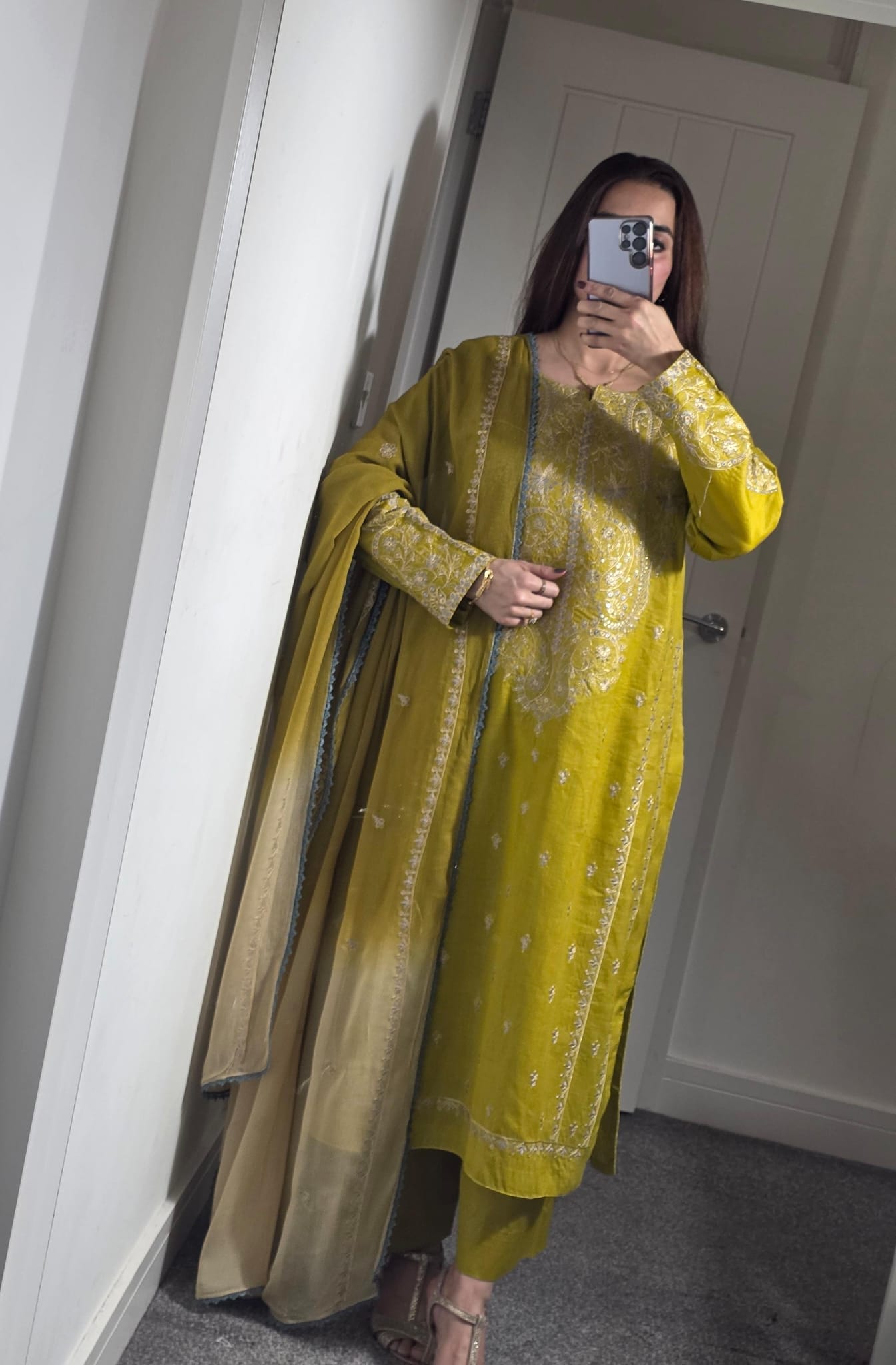 Uznau Embroidered Lawn Three Piece Suit UZ-LWN-MST03