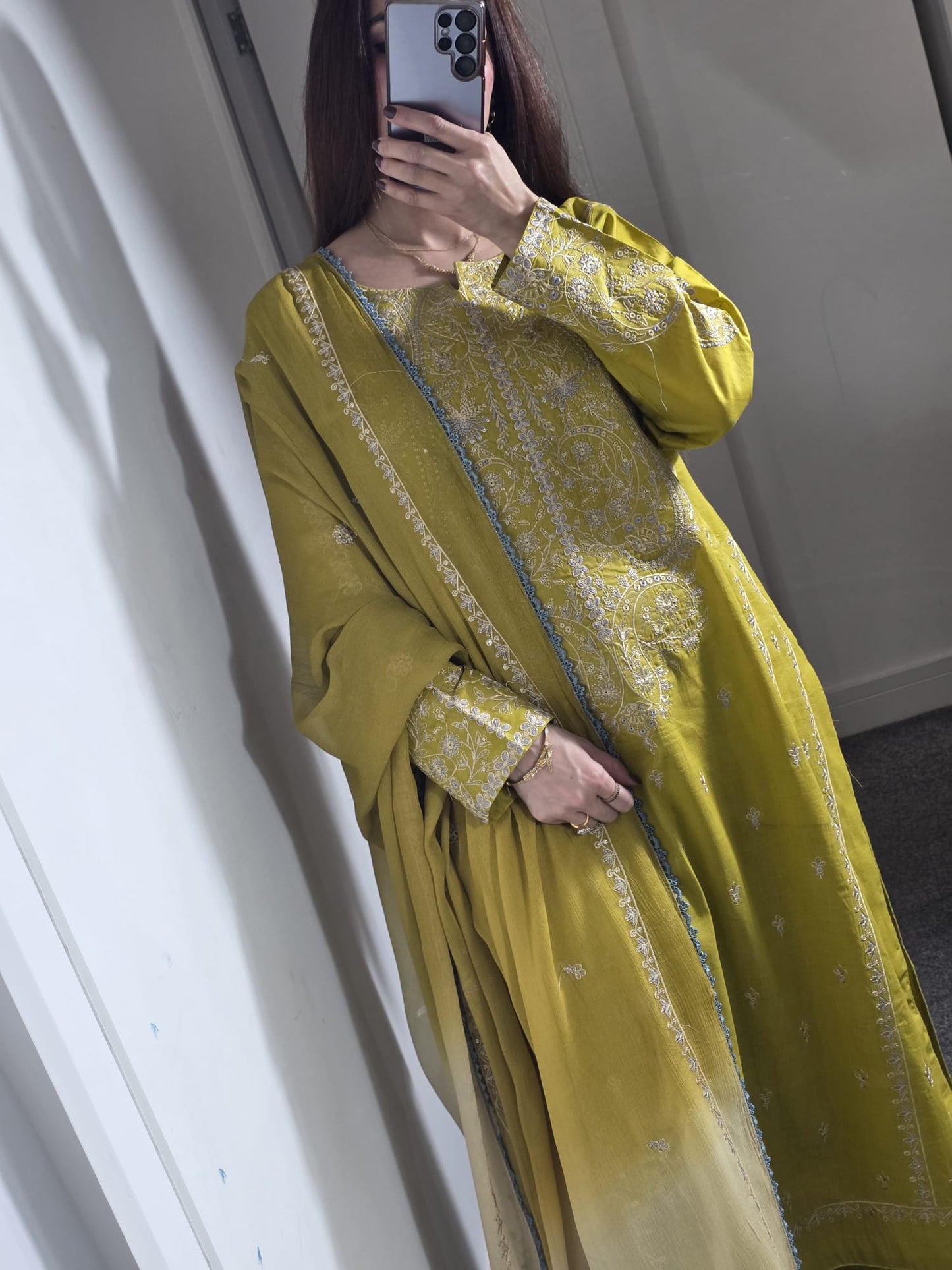 Uznau Embroidered Lawn Three Piece Suit UZ-LWN-MST03