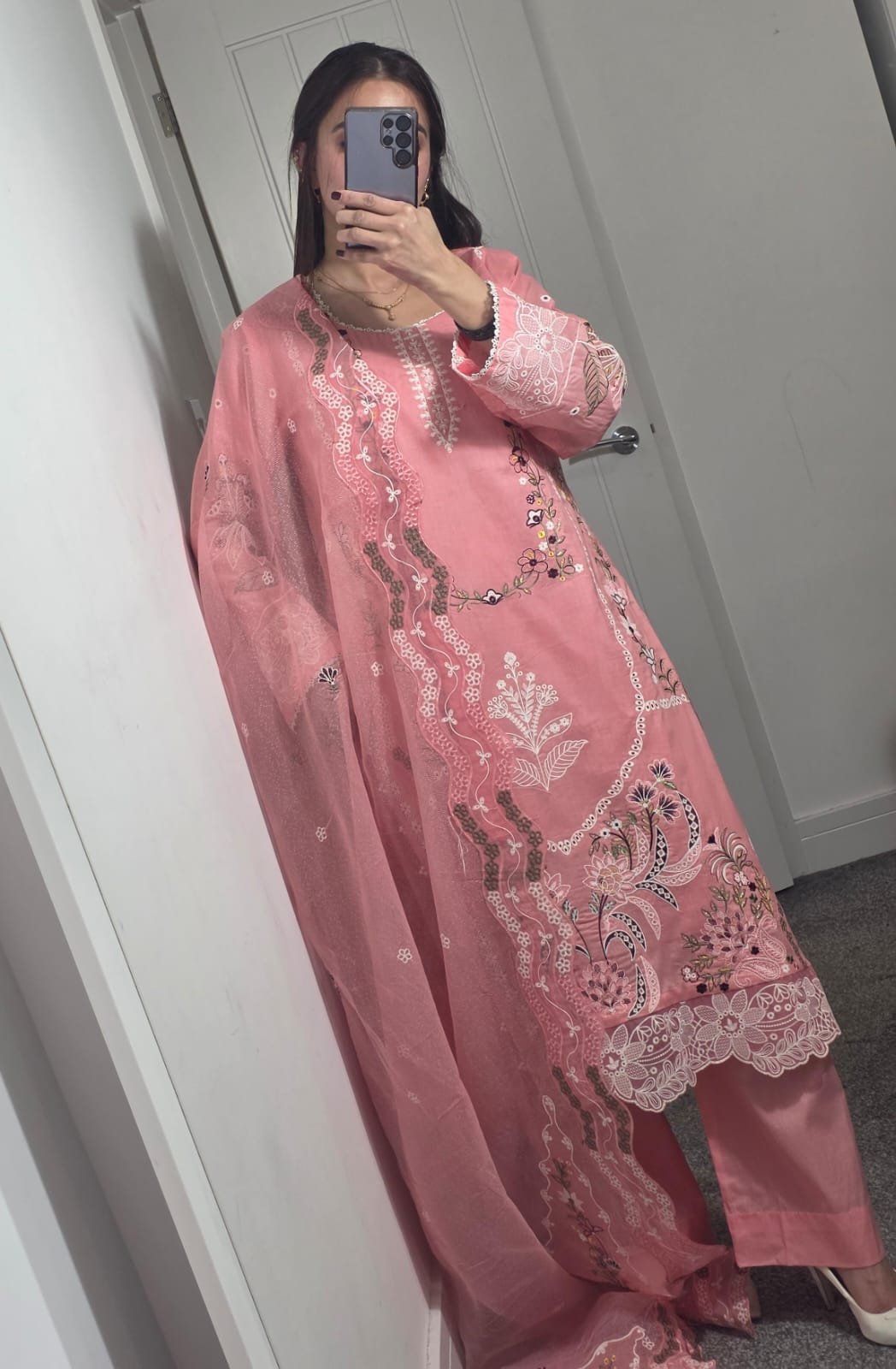 Uznau Embroidered Lawn Three Piece Suit UZ-LWN-PNK012