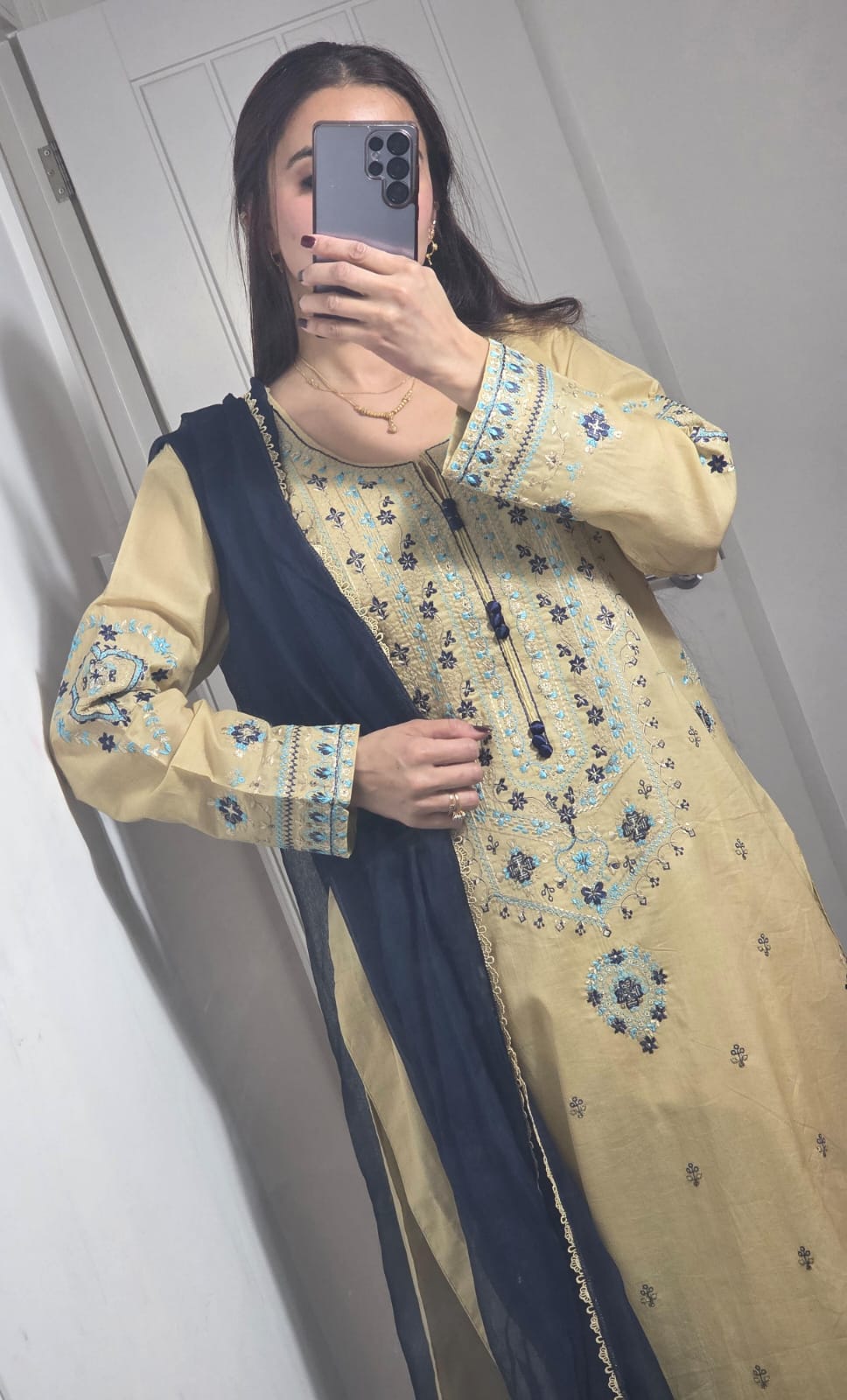 Uznau Embroidered Lawn Three Piece Suit UZ-LWN-BR06
