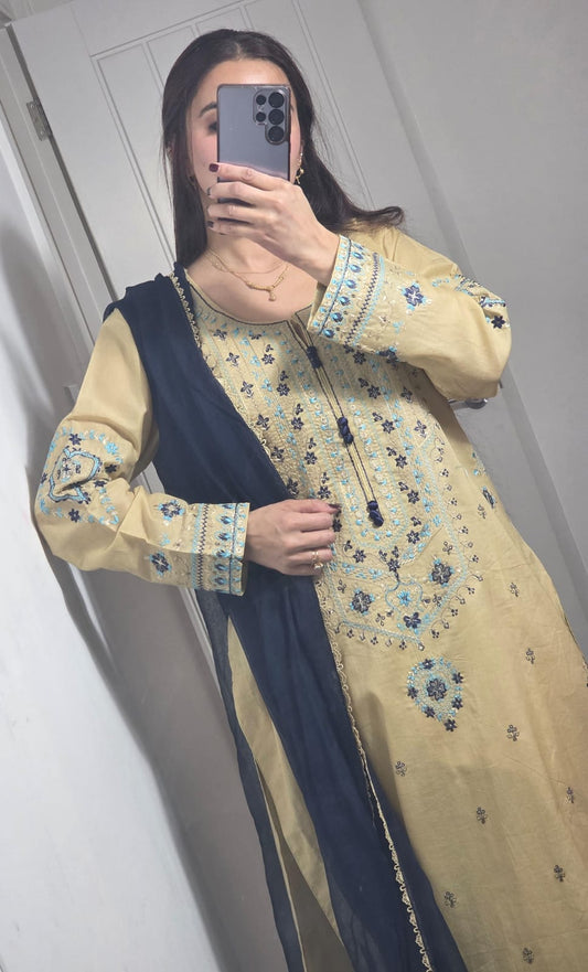 Uznau Embroidered Lawn Three Piece Suit UZ-LWN-BR06