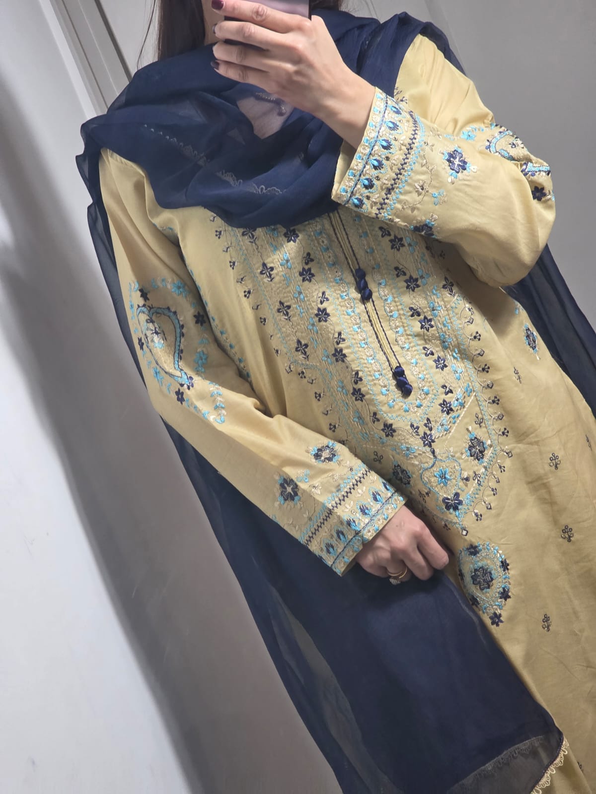Uznau Embroidered Lawn Three Piece Suit UZ-LWN-BR06