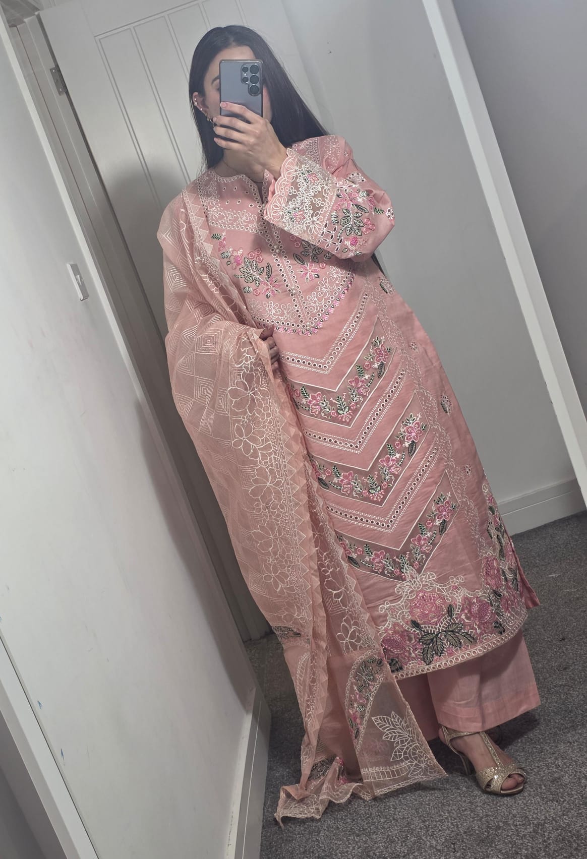 Uznau Embroidered Lawn Three Piece Suit UZ-LWN-PNK013