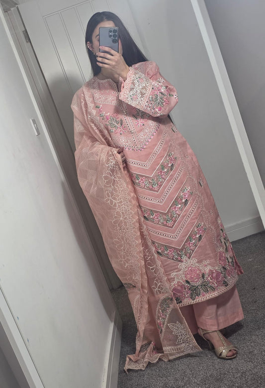Uznau Embroidered Lawn Three Piece Suit UZ-LWN-PNK013
