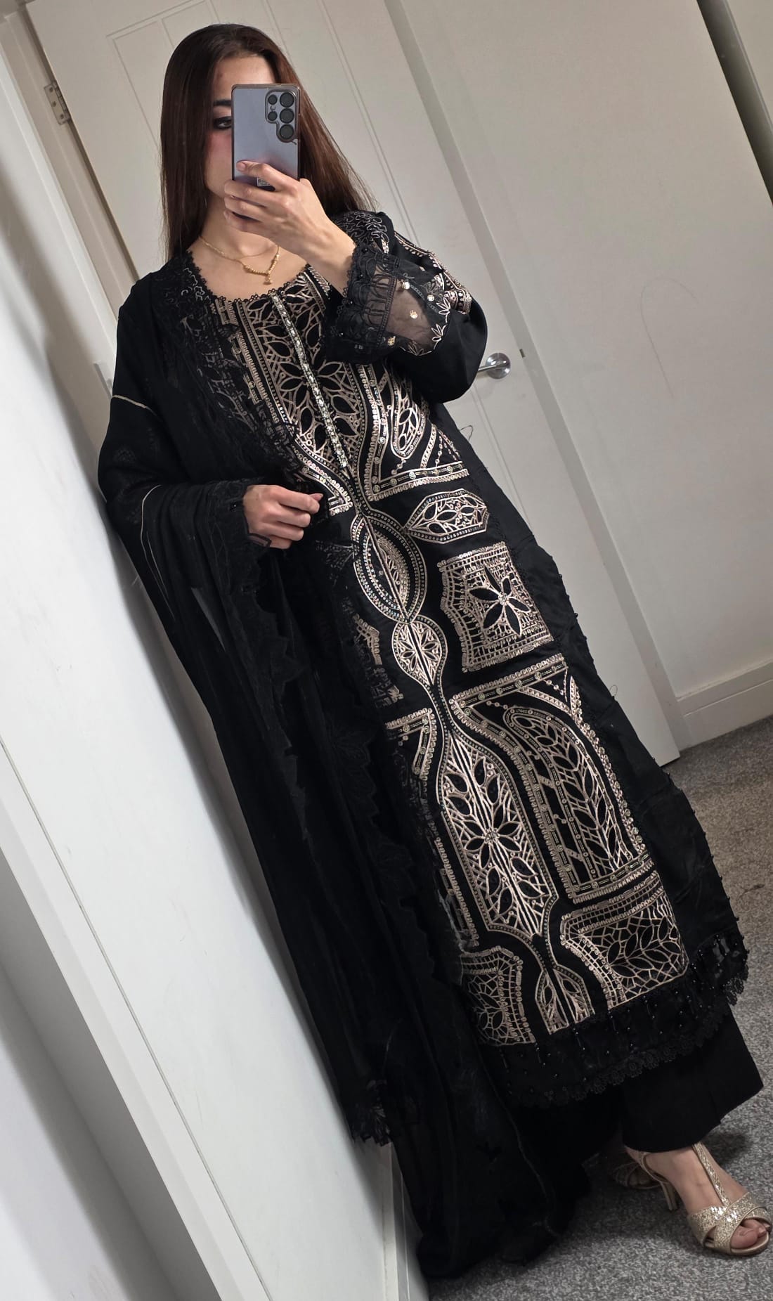 Uznau Embroidered Lawn Three Piece Suit UZ-LWN-BLK026