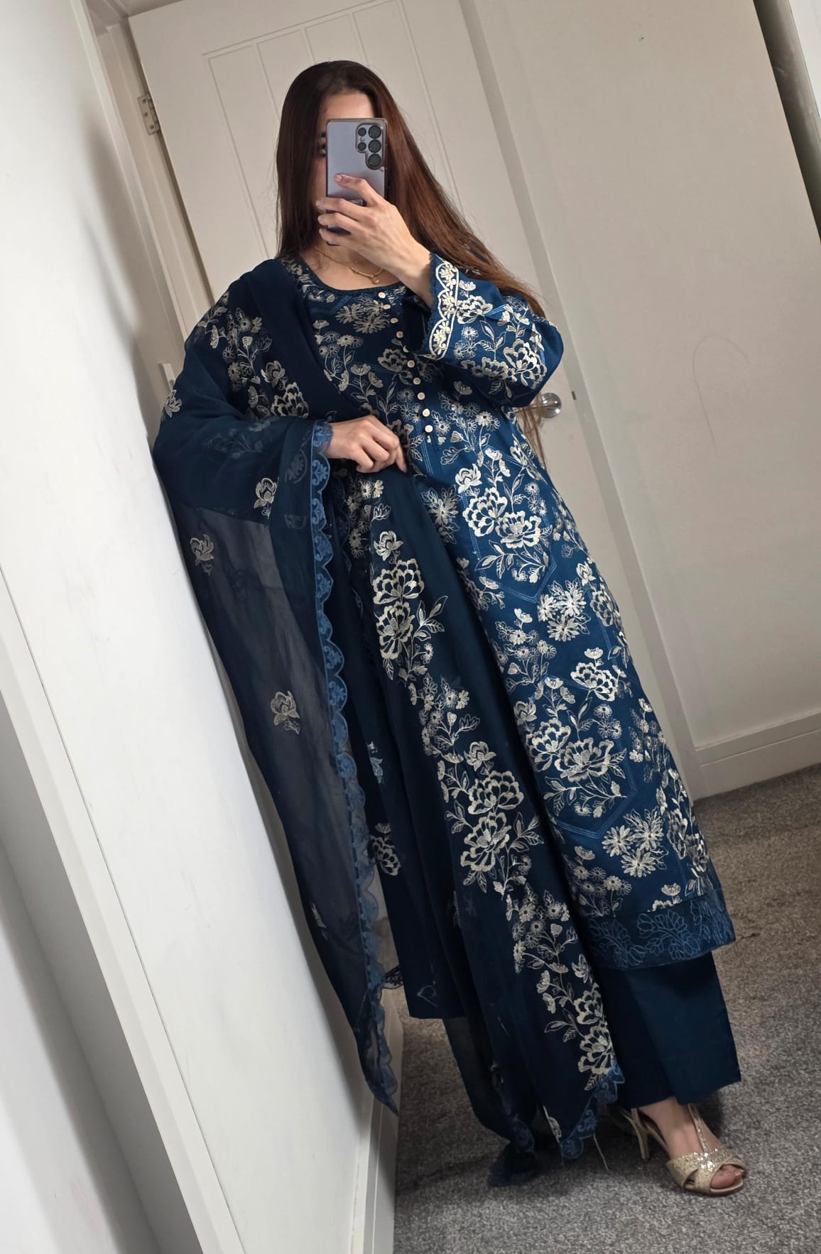 Uznau Embroidered Lawn Three Piece Suit UZ-LWN-TQ04